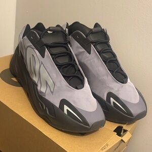 Yeezy Boost 700 MNVM GEODE